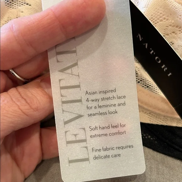 Natori Black and Light Pink Lace Bras 30C NWT - Picture 10 of 10